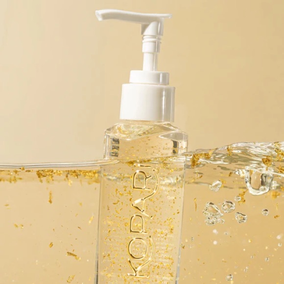 Kopari | Beauty Golden Aura Body Oil Moisturizer 24K Gold Hyaluronic Acid - Picture 4 of 11